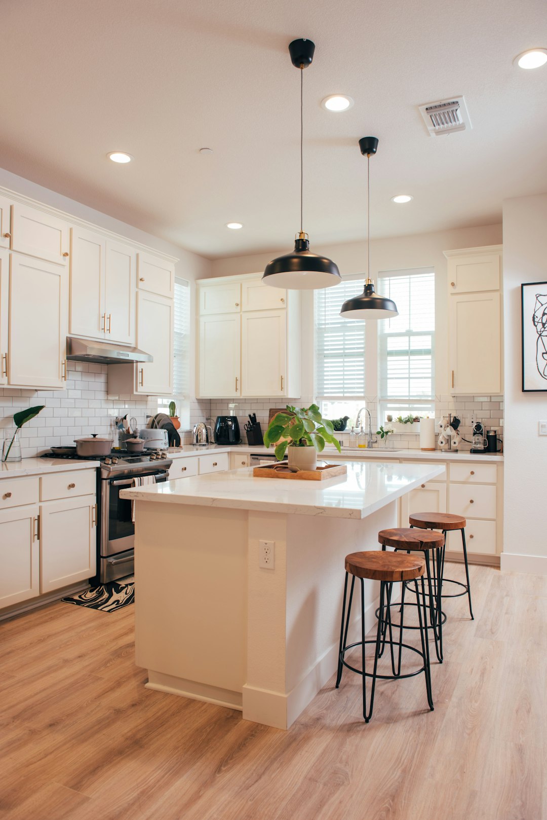 modern-white-kitchen-with-island-and-bar-stools-qps-cbttfwu